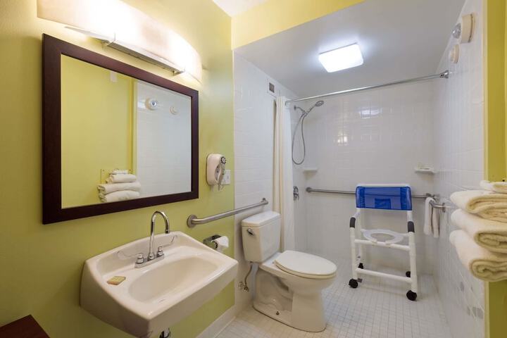Room 14 of 23