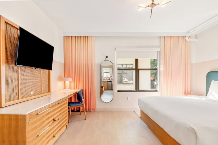 Room 18 of 52