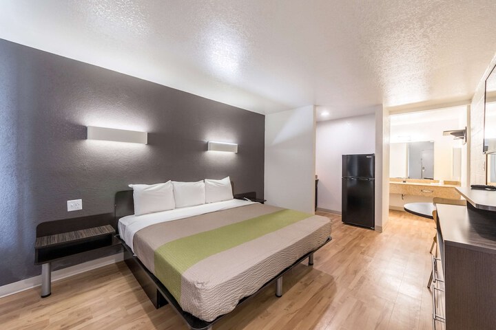 Room 27 of 36