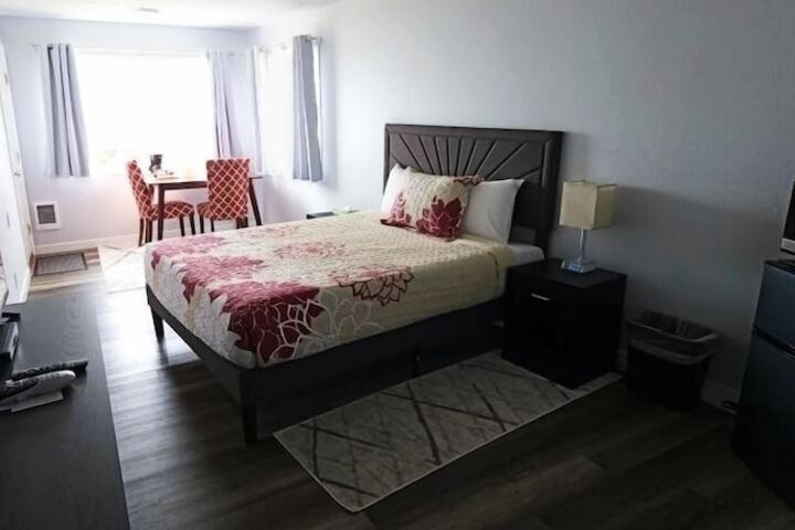 Silver Sands Motel