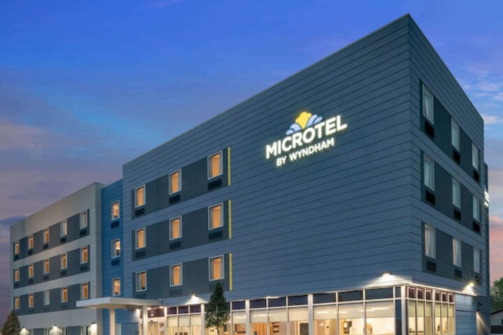 Microtel Inn & Suites by Wyndham Hot Springs