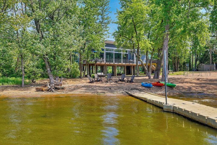 Modern Beachfront Oasis in Stockholm w / Dock!