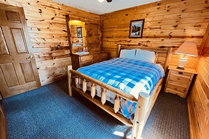 Horseshoe Bay Lodge