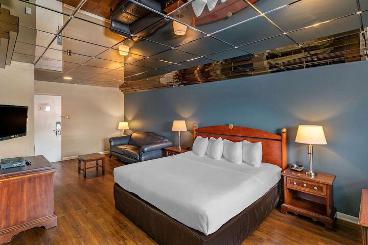Econo Lodge Montreal-Brossard