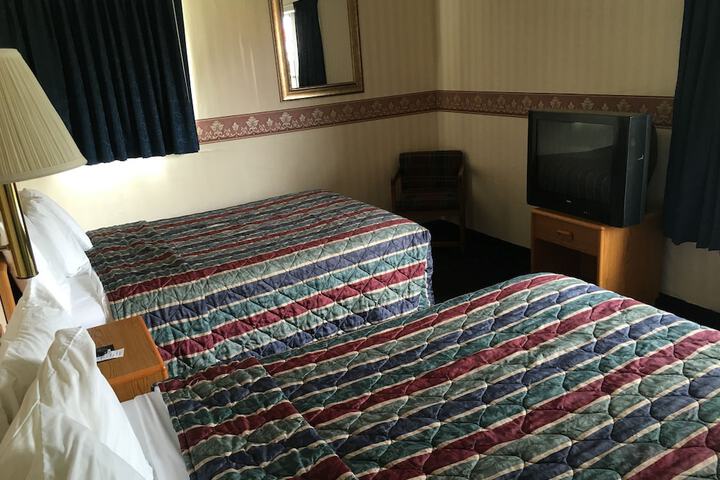 Room 32 of 46