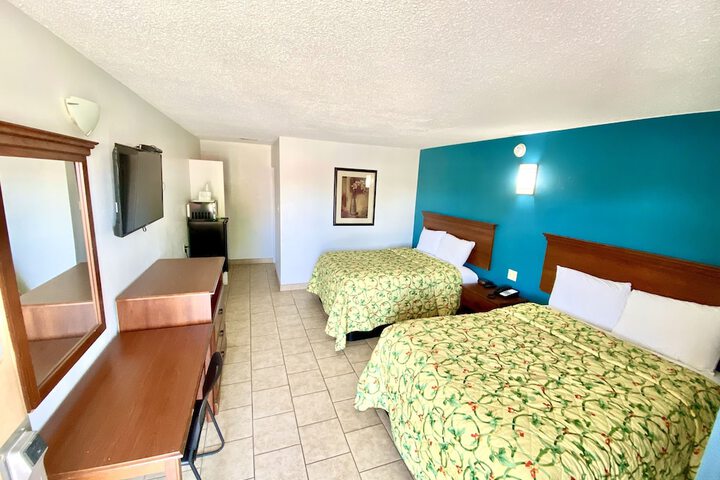 Room 13 of 22
