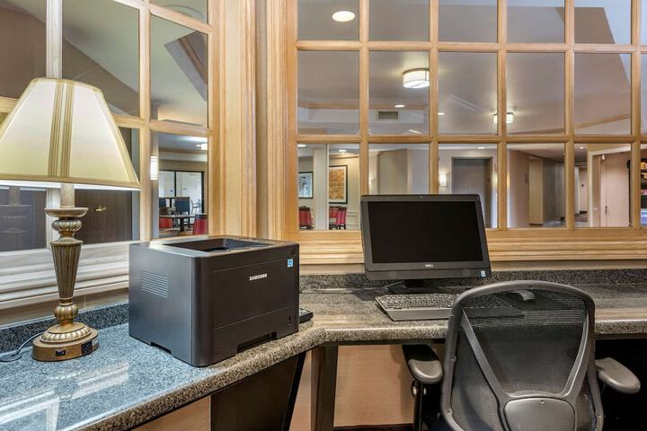 Business Center 32 of 32