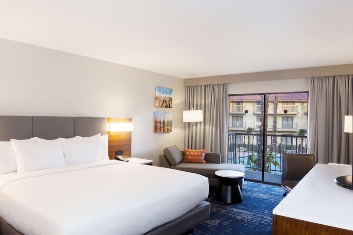DoubleTree by Hilton Hotel Bakersfield
