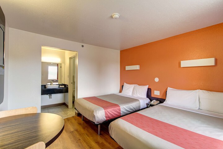 Room 14 of 22