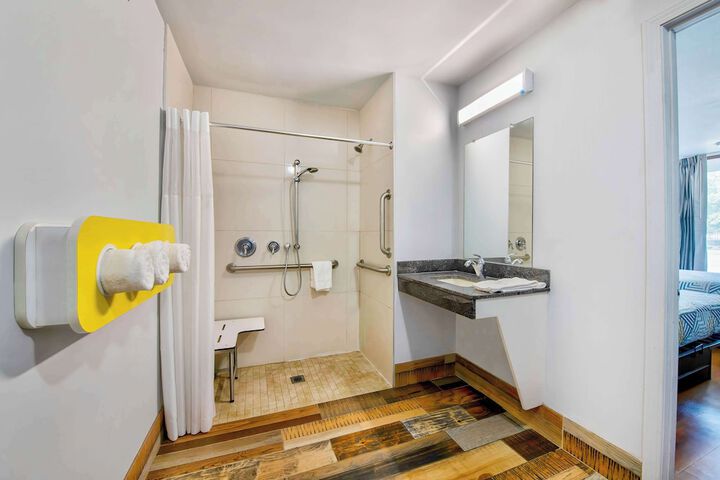Room 9 of 26