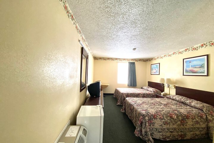 Room 4 of 10