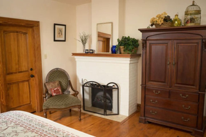 Room 16 of 38