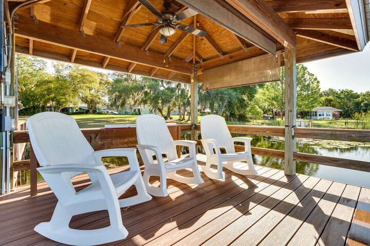 Lakefront Tavares Home w / Deck Patio & Dock!