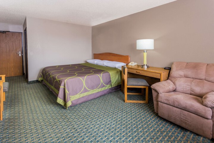 Room 5 of 15