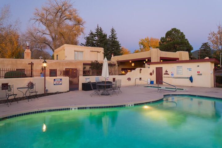 El Pueblo Lodge