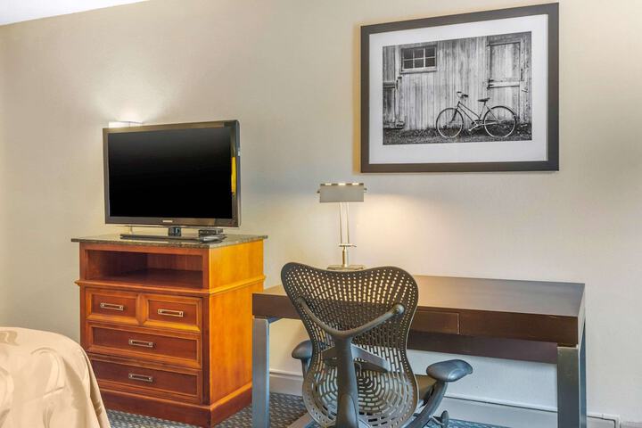 Room 10 of 30