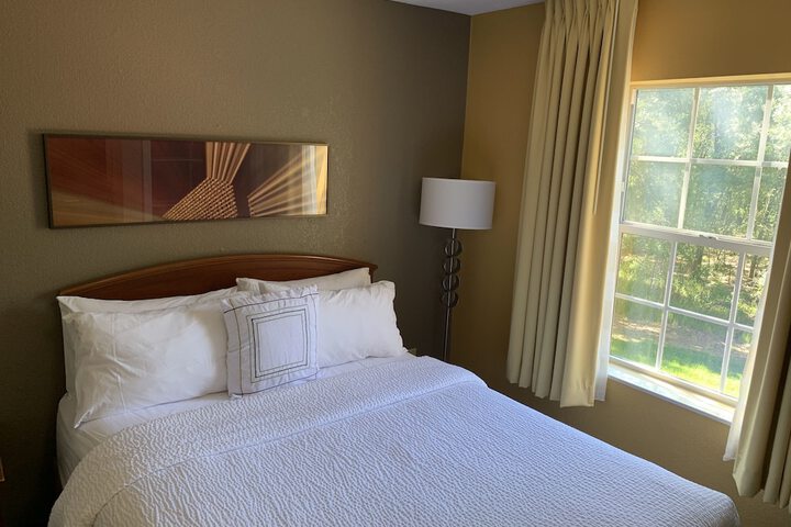 Room 9 of 23
