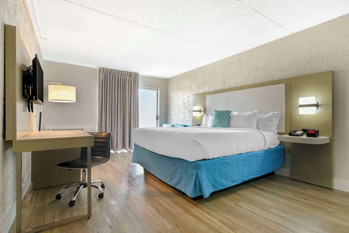 Room 43 of 61