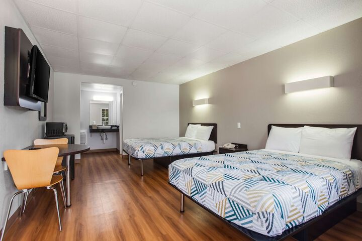 Room 11 of 27