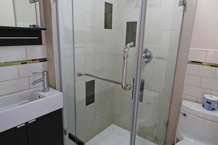 Room 9 of 40