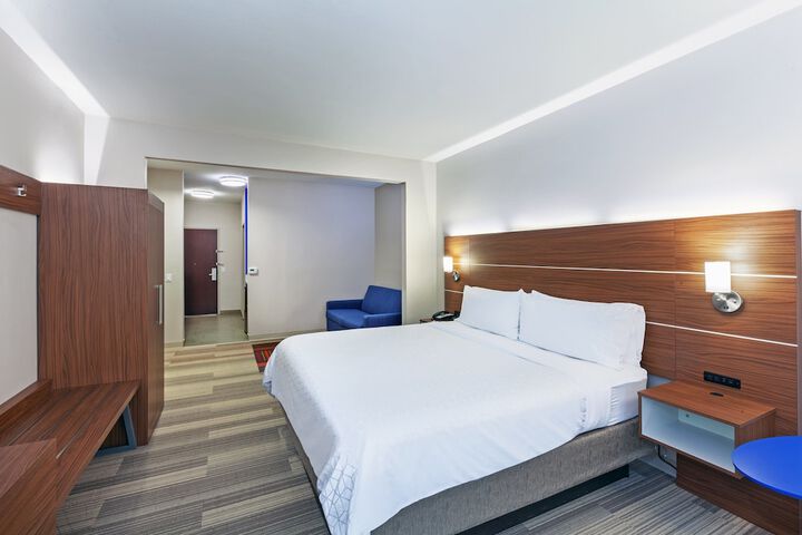 Room 25 of 42