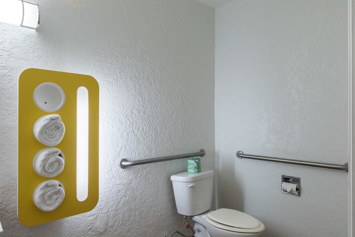 Room 10 of 38