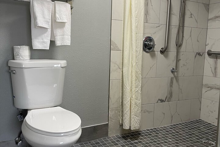 Room 17 of 38