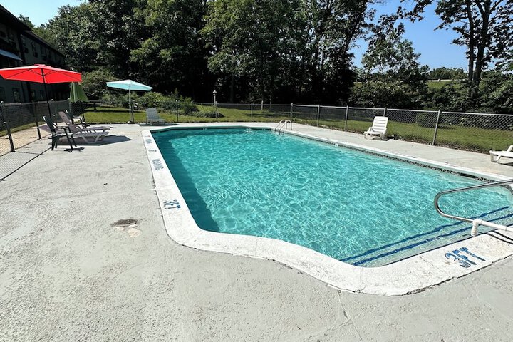Econo Lodge Whitehall near Michigans Adventure