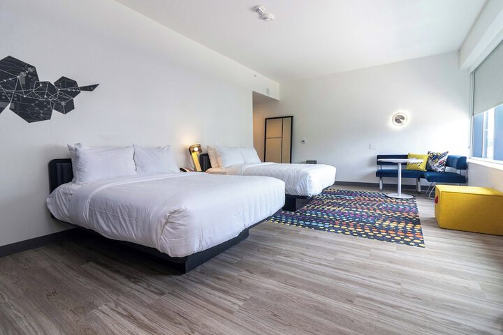 Room 18 of 33
