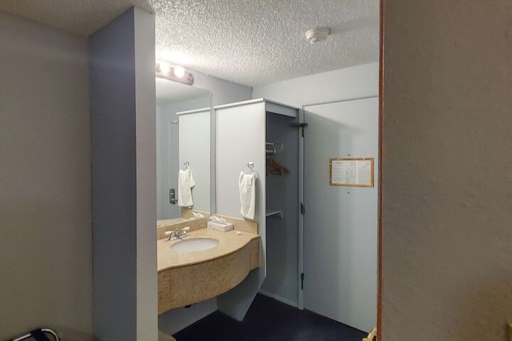 Room 9 of 13
