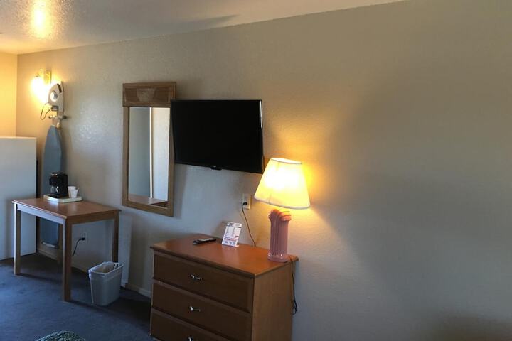 Room 11 of 27