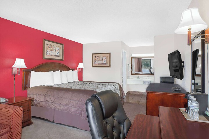 Room 10 of 25