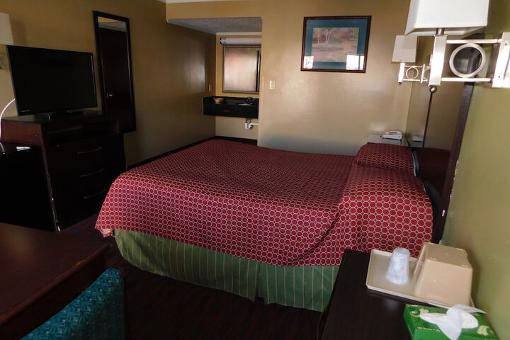Room 18 of 33