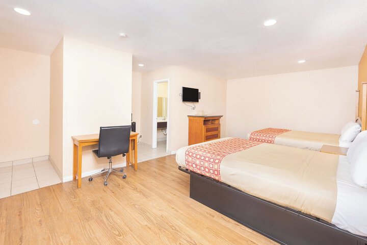 Room 22 of 38
