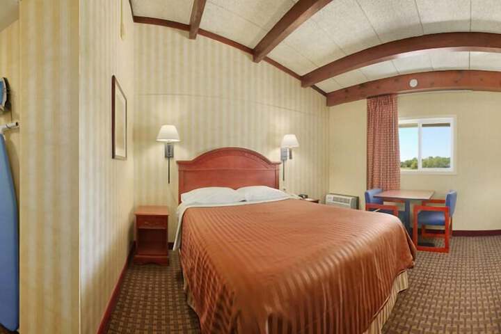 Travelodge by Wyndham Lima OH