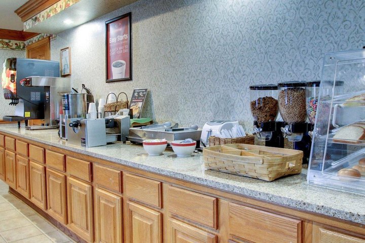 Breakfast/Coffee Service 24 of 32