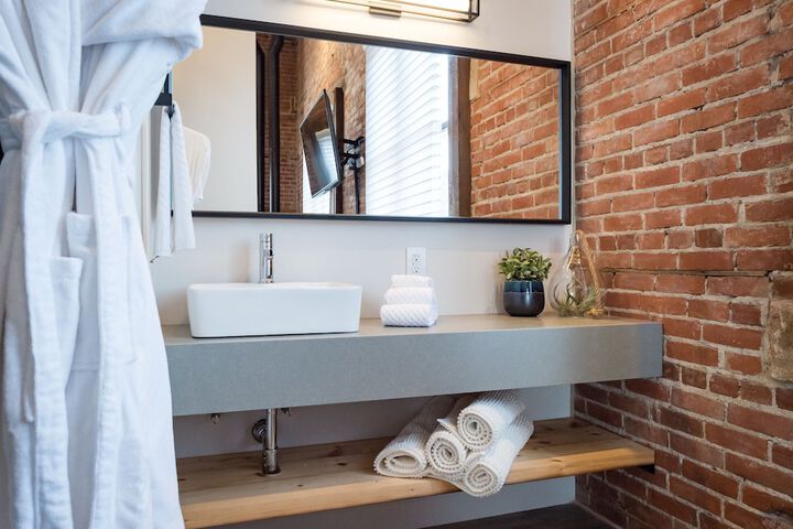 48 King West Boutique Hotel