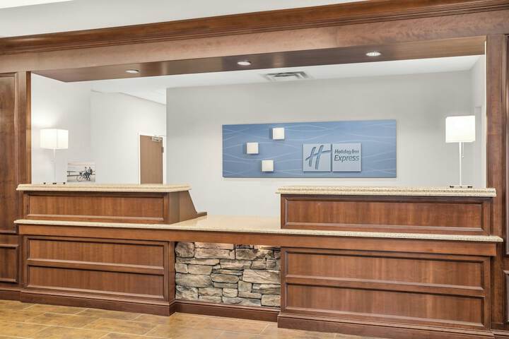 Holiday Inn Express & Suites Wilmington-Newark by IHG