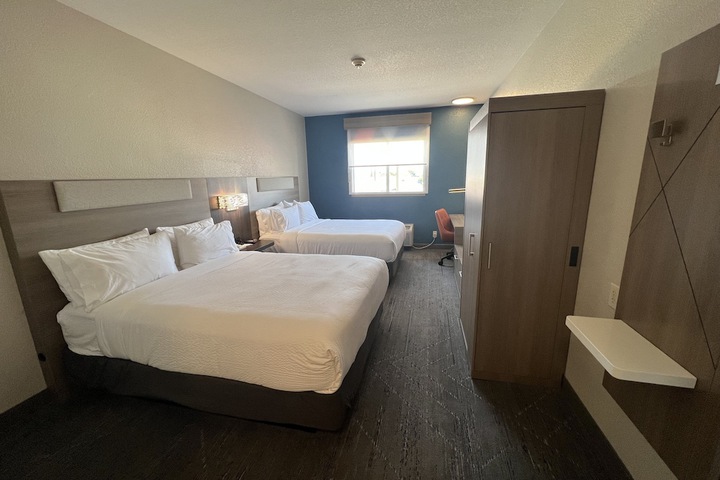 Room 11 of 28