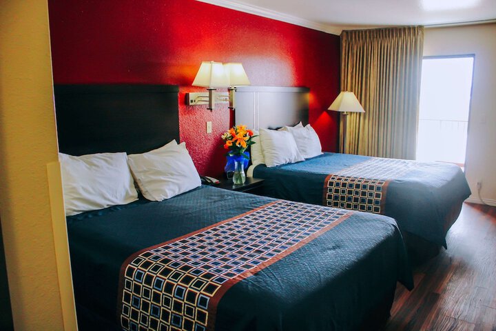 Room 25 of 48