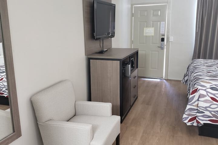 Room 8 of 16