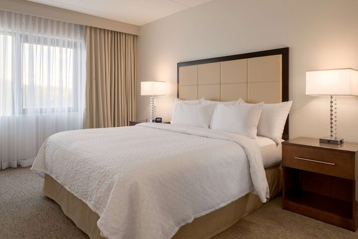 Embassy Suites by Hilton Milwaukee Brookfield