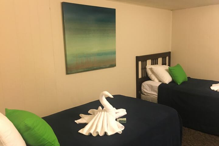 Room 32 of 43