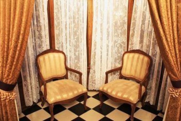 Room 77 of 102