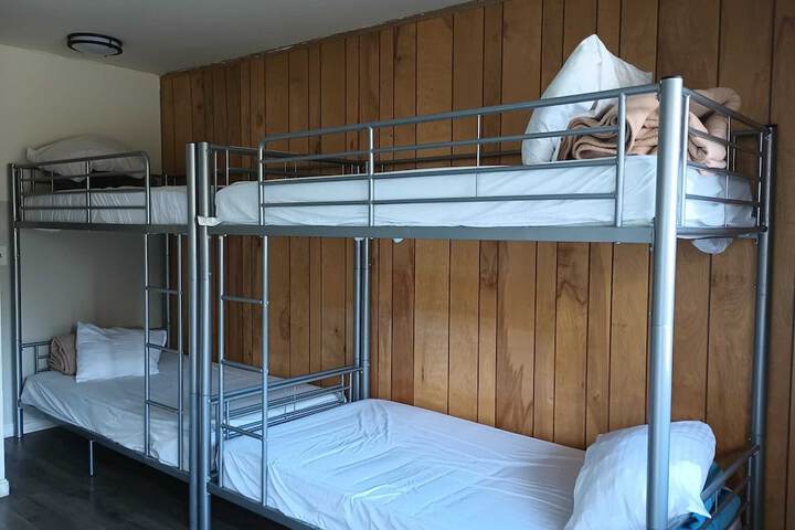 Cedar Inn & Suites