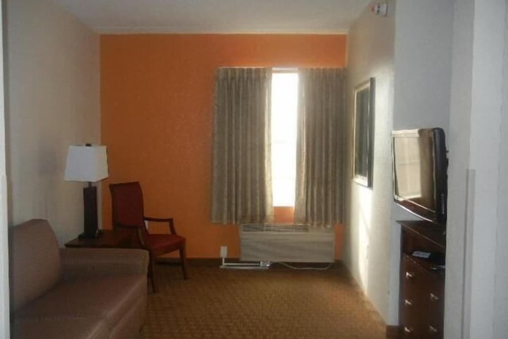 Room 17 of 34