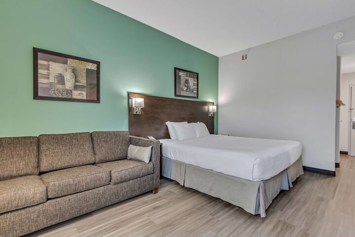 Room 32 of 38