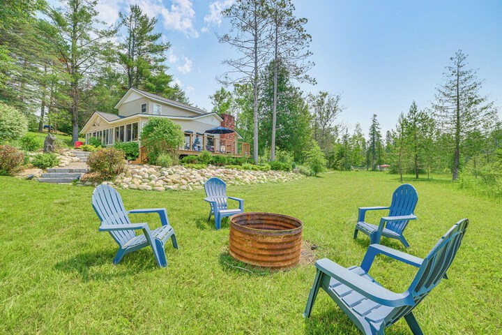 Riverfront Cheboygan Cabin w / Kayaks & Dock!