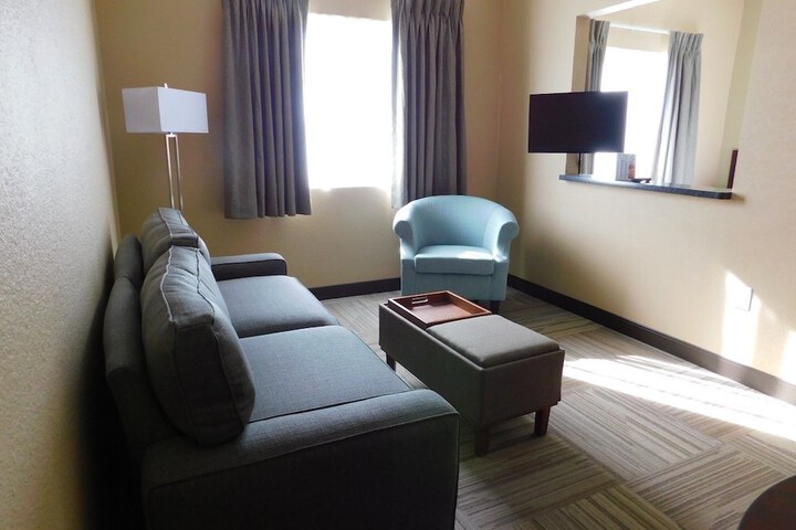 Room 11 of 36