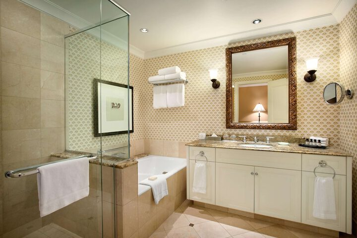 Room 21 of 215